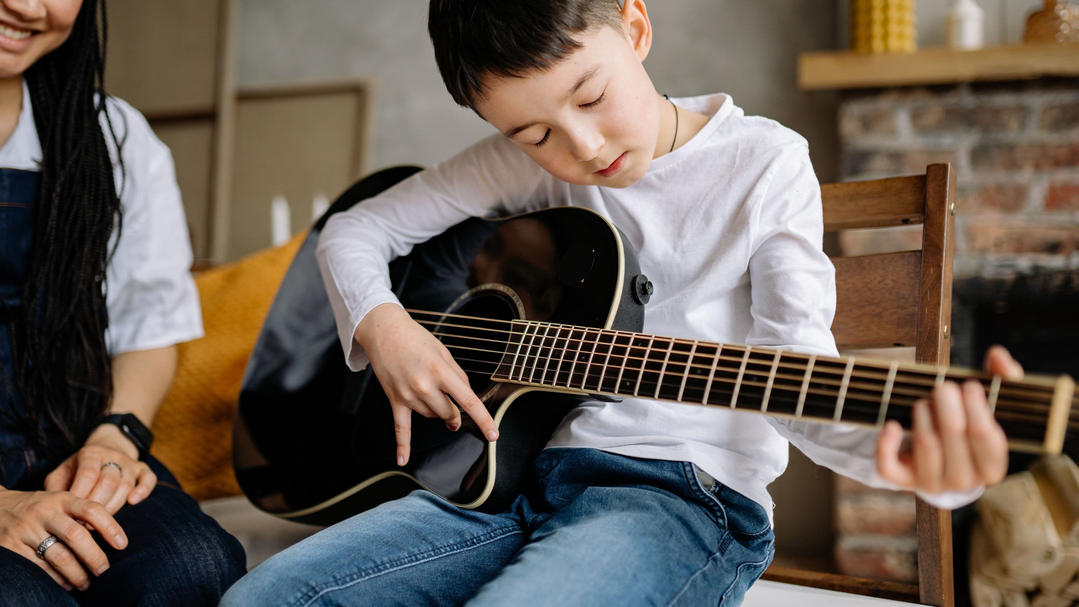 What Are the Top 10 Guitar Brands for Beginners?guitar-Brands-Beginners