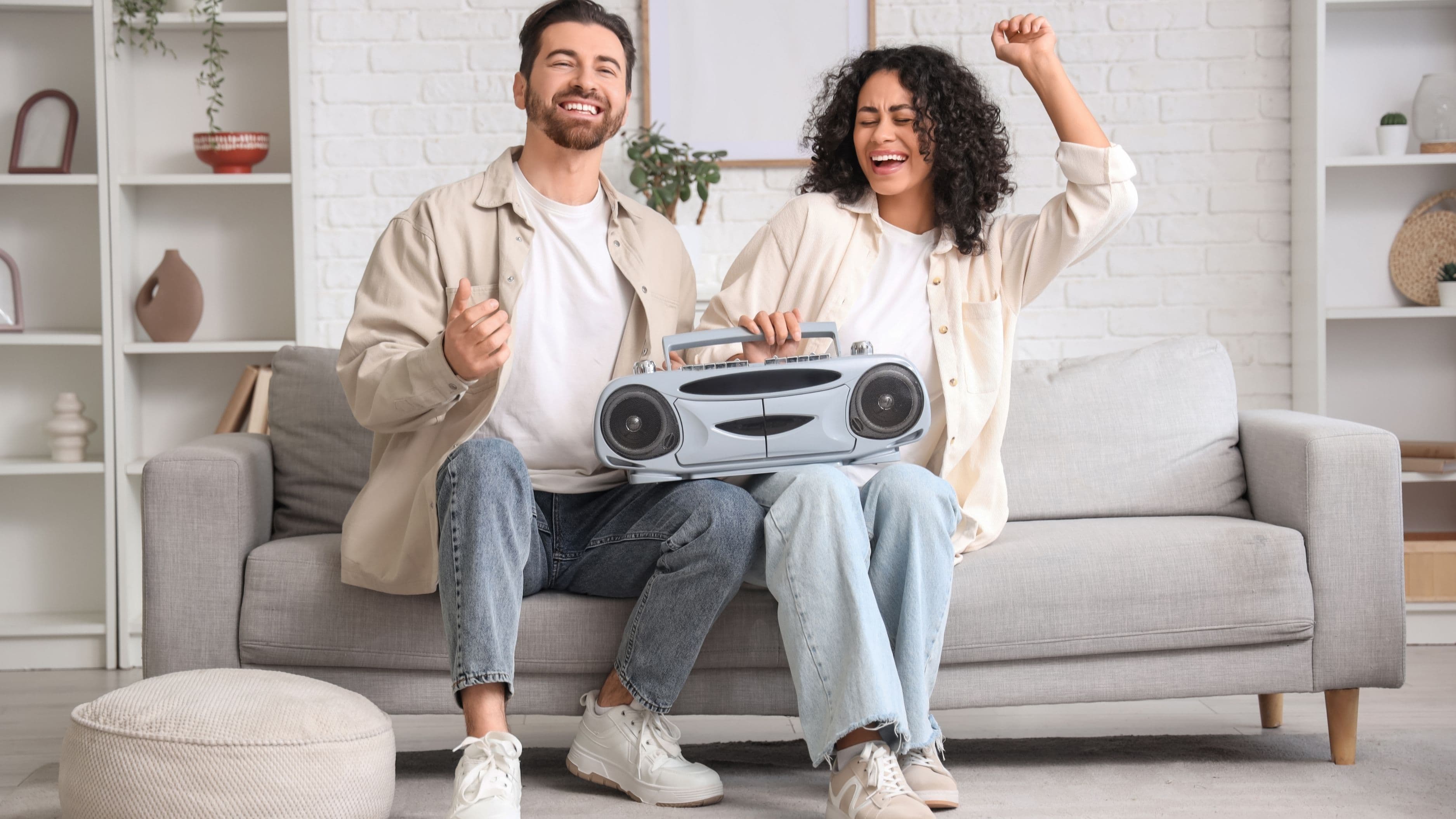 Top 10 Radio Stations Still Worth Listening to in 2026