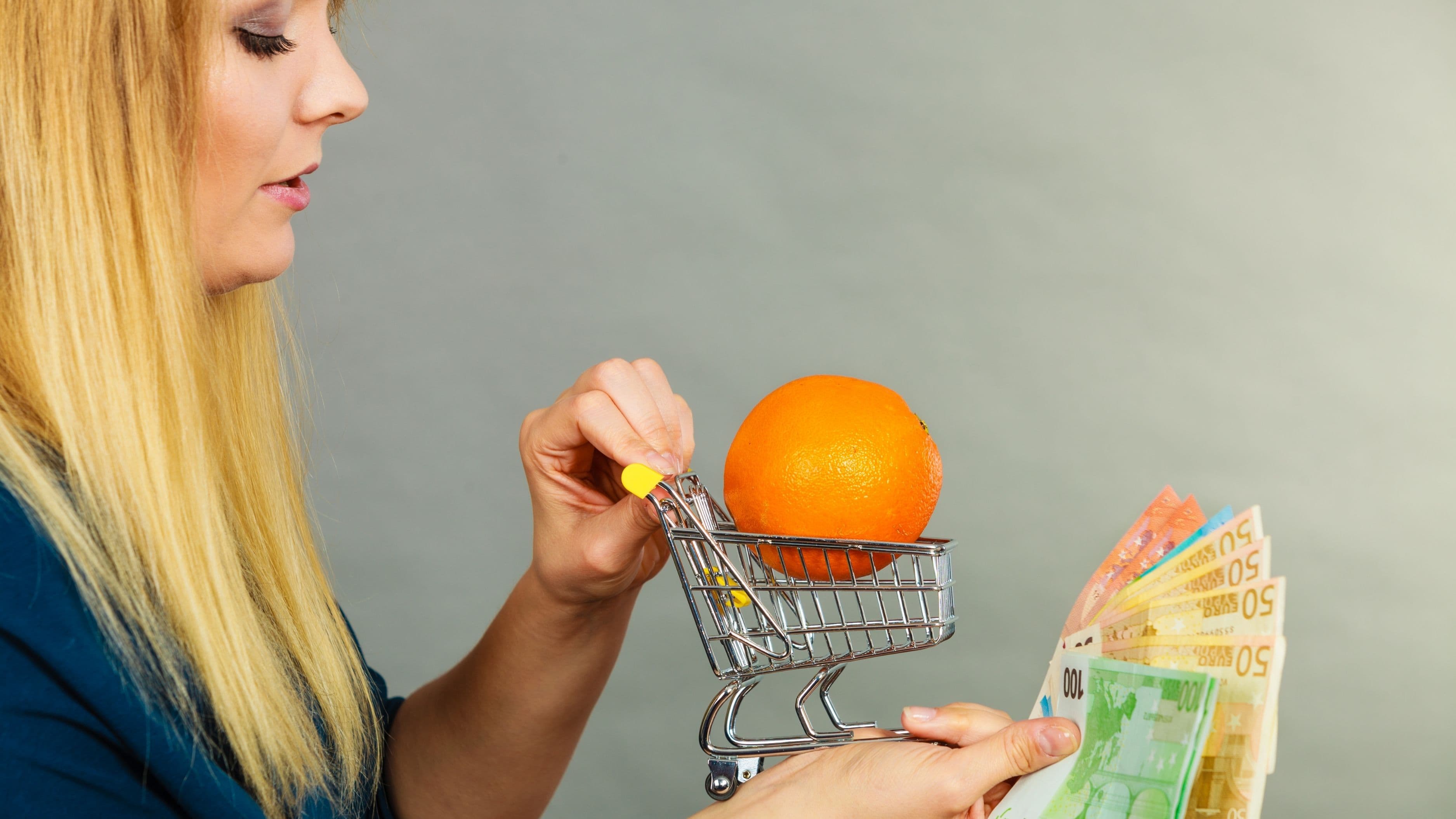 What Are the Top 10 Ways to Save Money on Groceries Every Week?