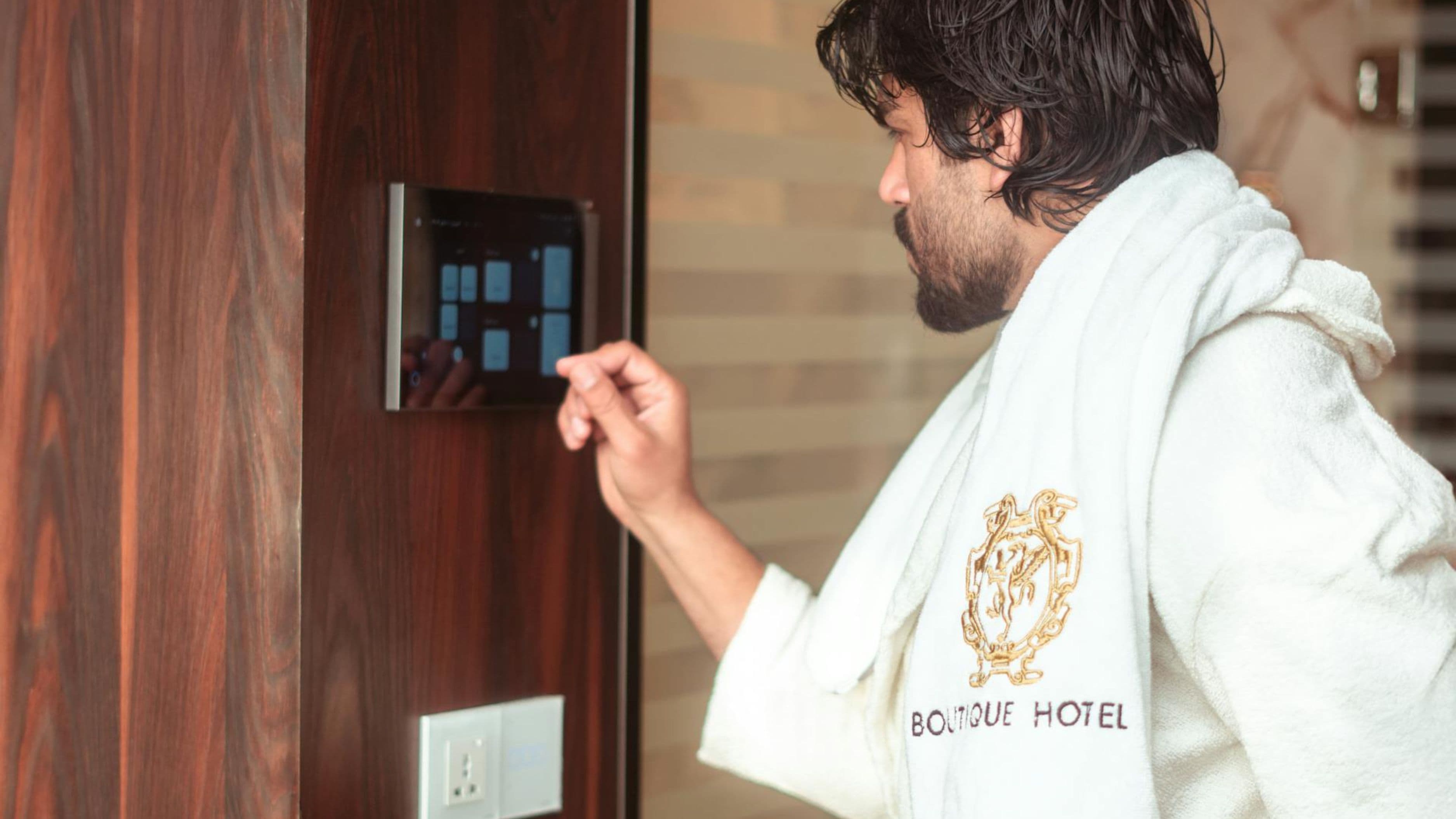 Top 10 Smart Hotel Brands & Tech-driven Stays You Need to Know